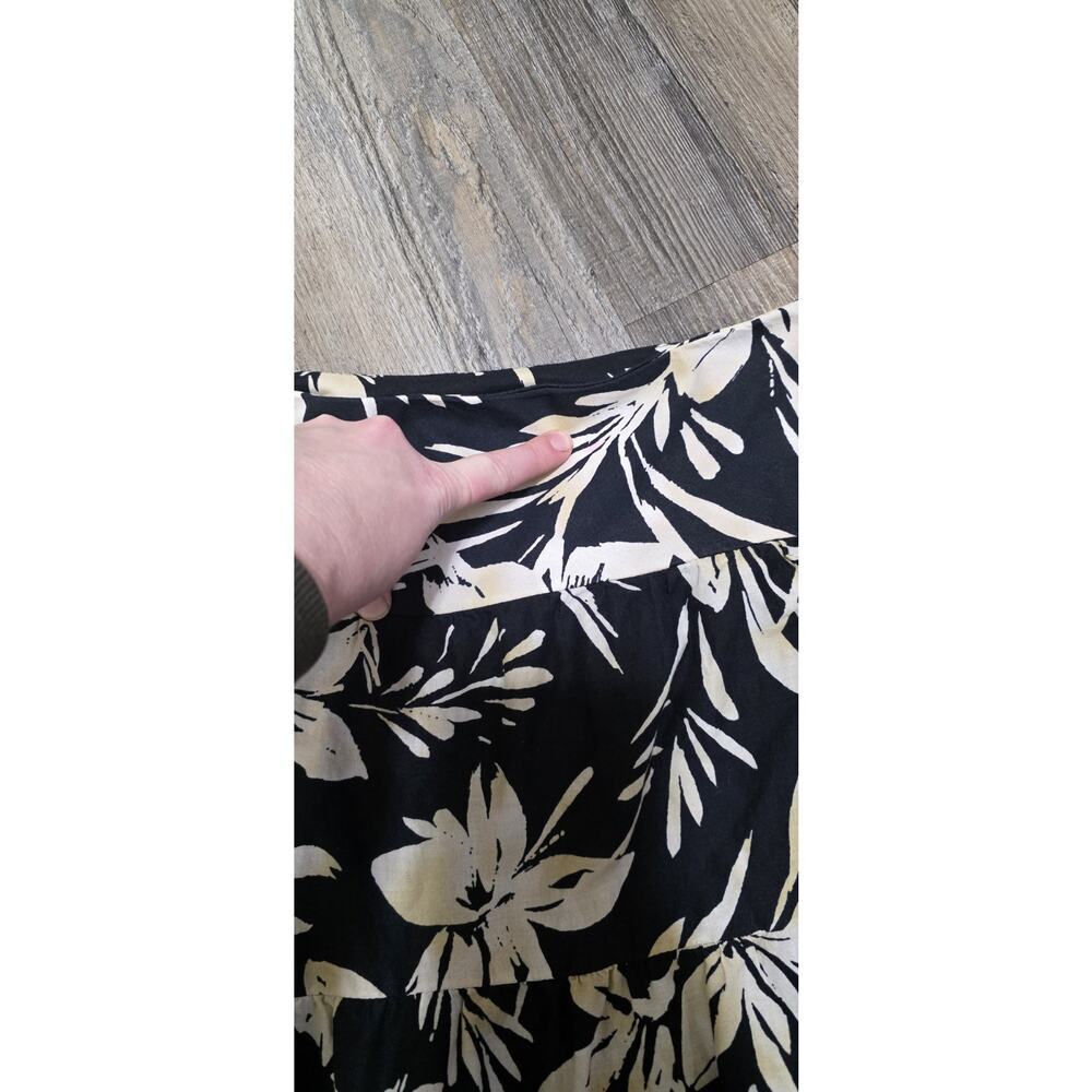 Jones New York Signature Size 6 Tiered Skirt Navy and Beige Floral Motif lined - Picture 11 of 11